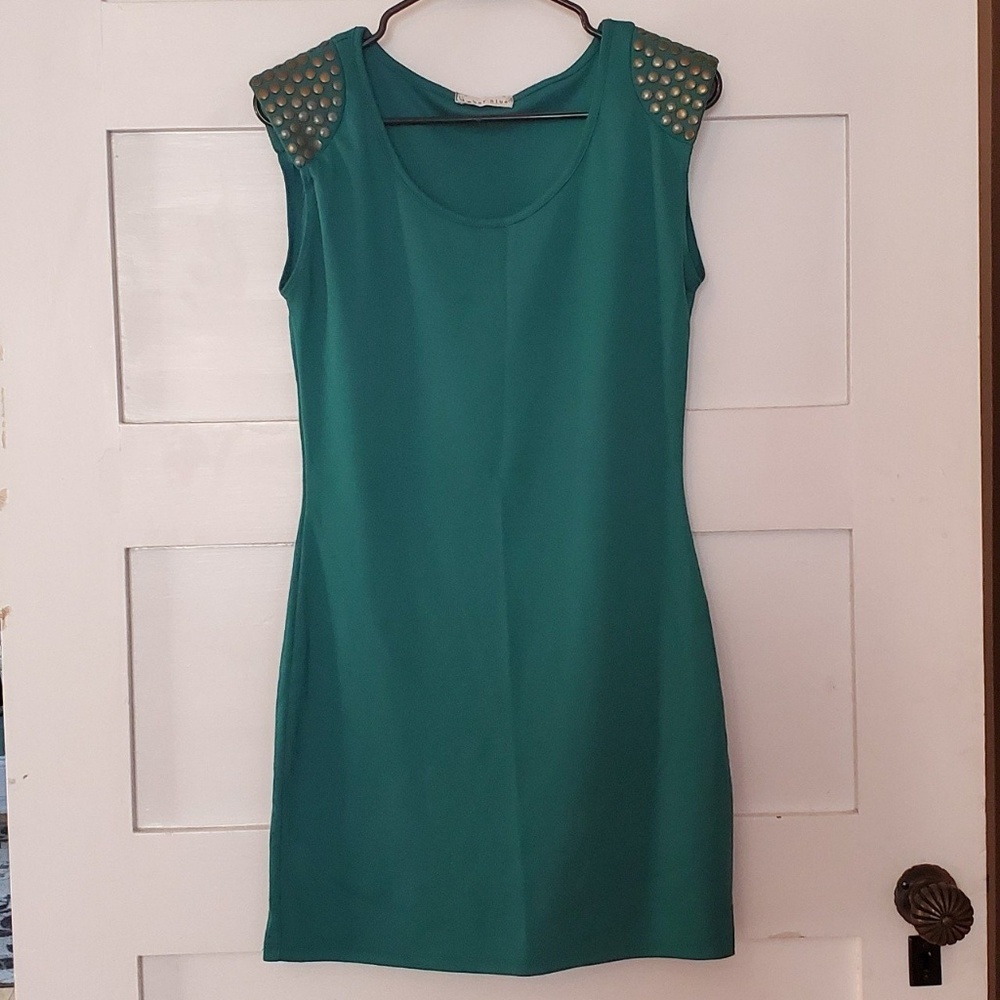 Emerald Green with Gold Stud Accessories